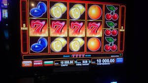 kyat box VIP ကစားသမားများ ငွေကြေးဆုများ ခံစားနေပုံ